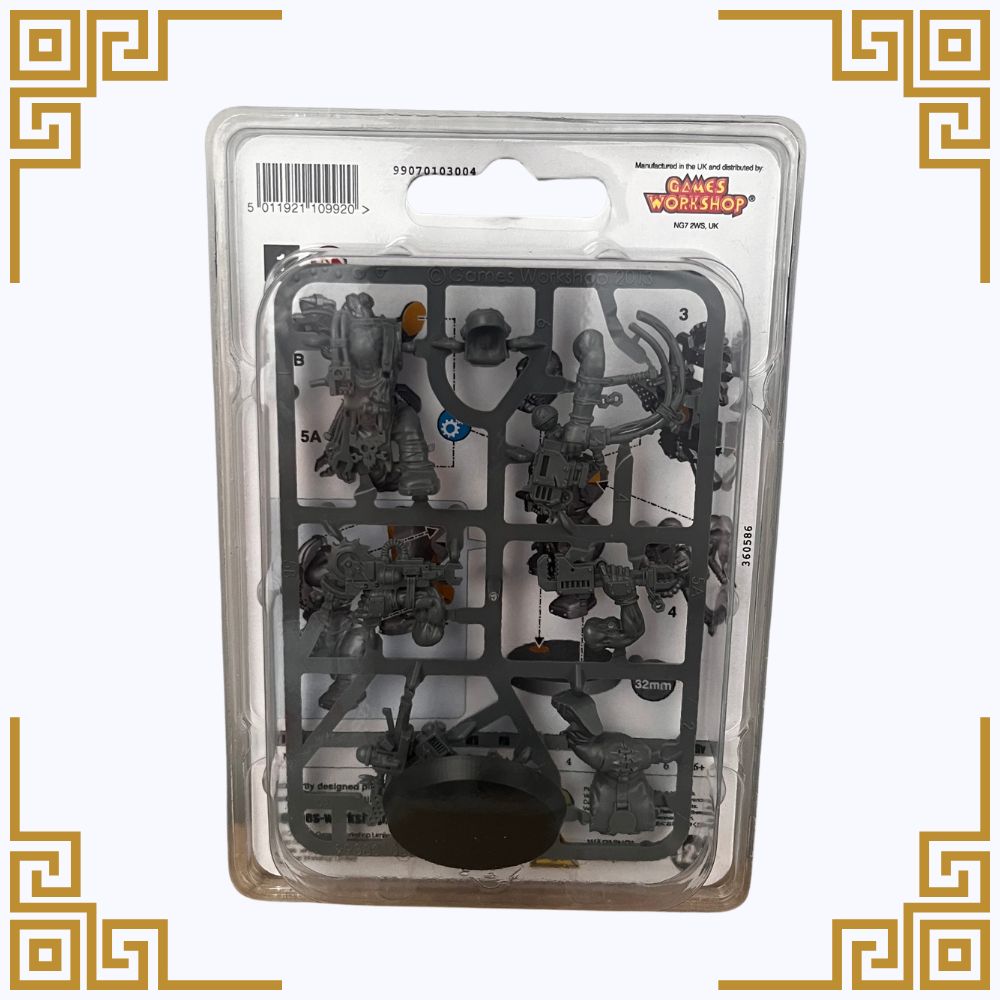 Plastic model kit of an orks mek in packaging with Games Workshop branding.